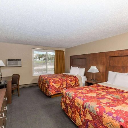 Days Inn By Wyndham Пирр Экстерьер фото