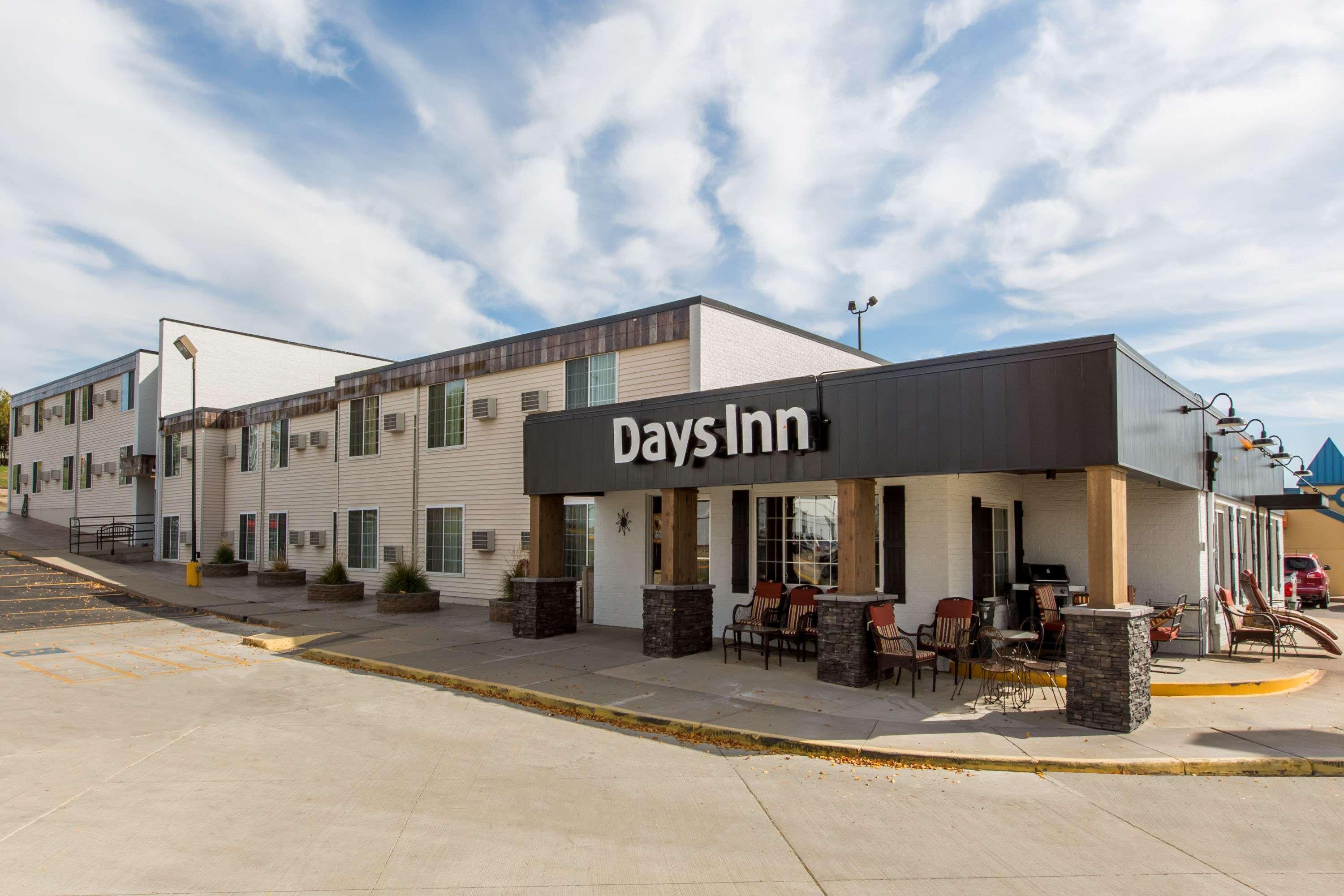 Days Inn By Wyndham Пирр Экстерьер фото