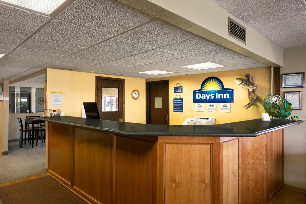 Days Inn By Wyndham Пирр Экстерьер фото